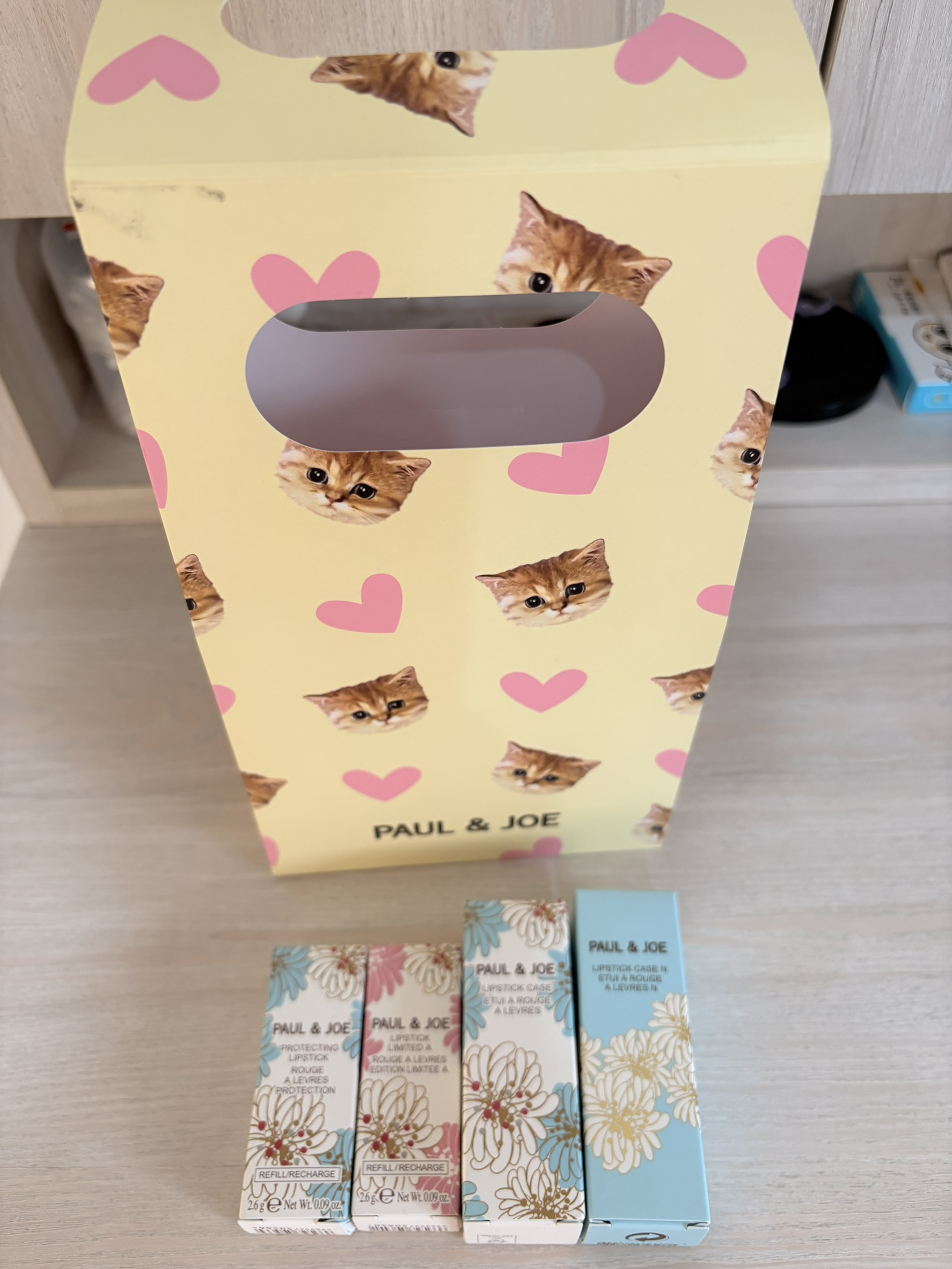 慶祝哥哥生日吃披薩+蛋糕.玩你講我猜的遊戲好搞笑