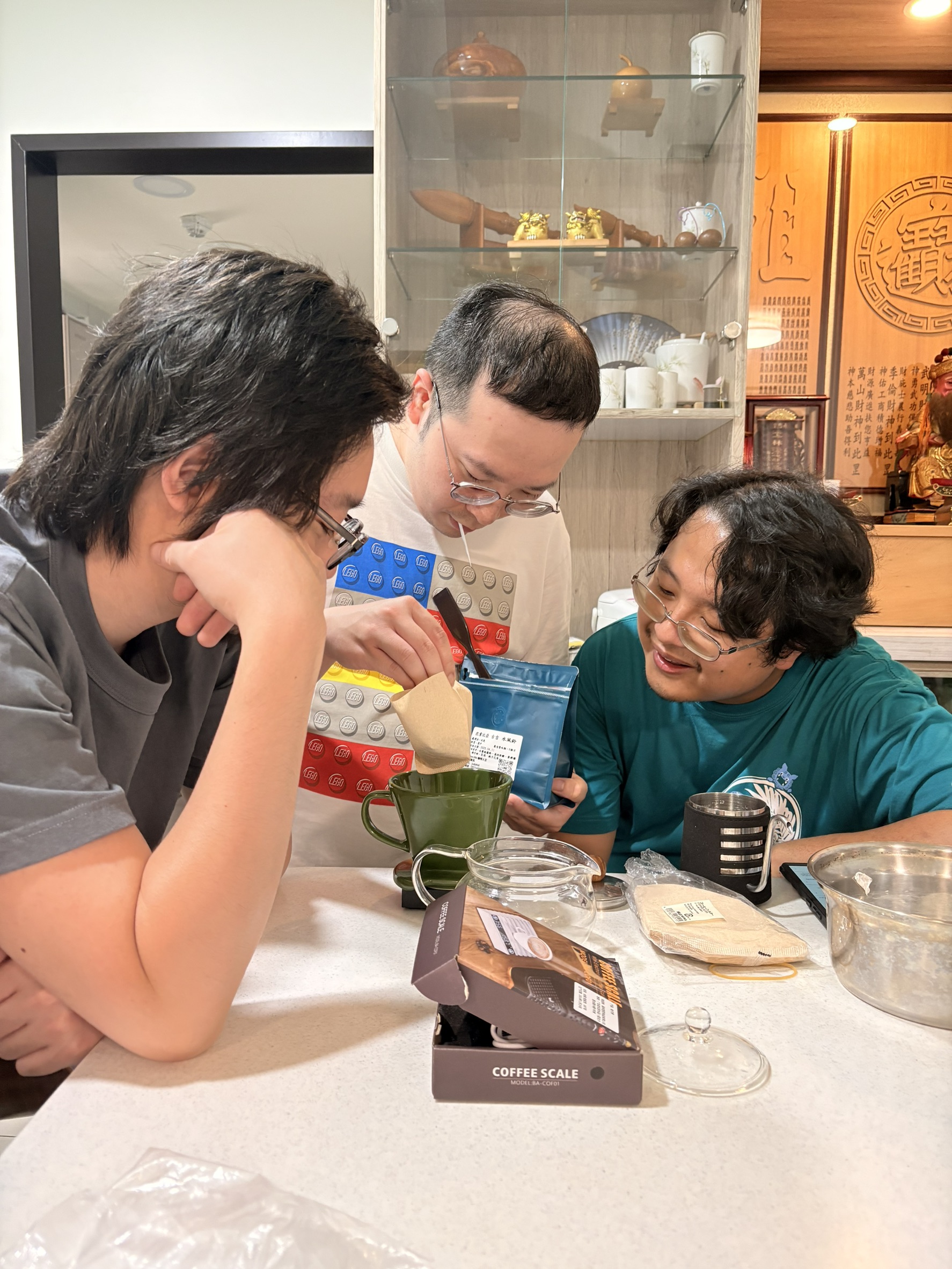 跟遊戲團一起去胖胖家躁起來.吃耀武羊威羊肉火鍋吃到飽.玩switch.順路載卡帕回家