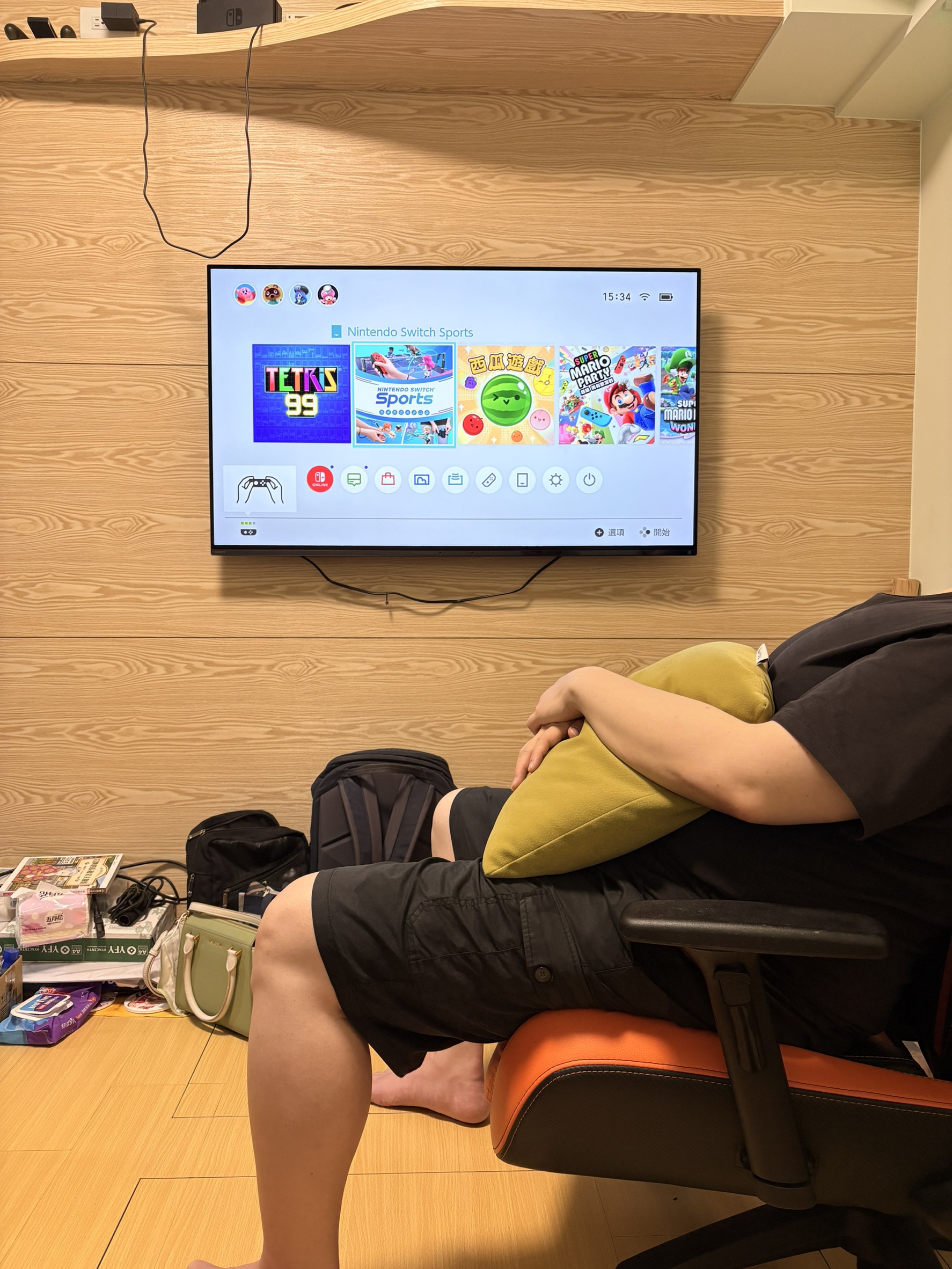 跟遊戲團一起去胖胖家躁起來.吃耀武羊威羊肉火鍋吃到飽.玩switch.順路載卡帕回家