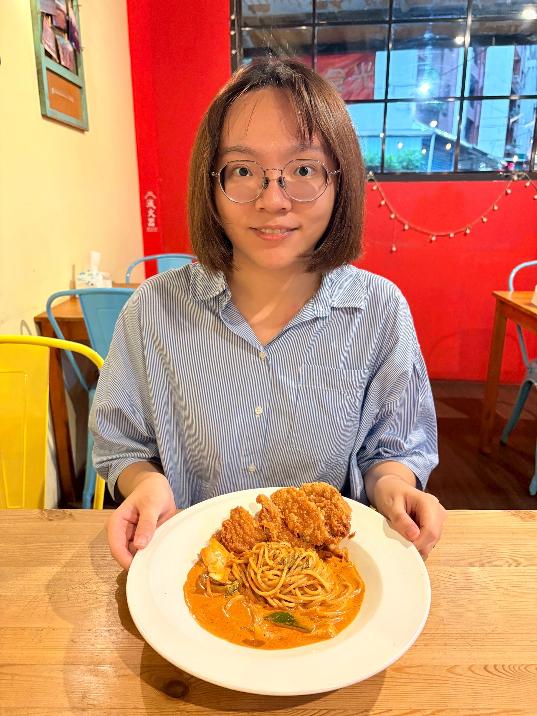 跟小均慶祝生日，吃蛋糕宵夜看哈利波特