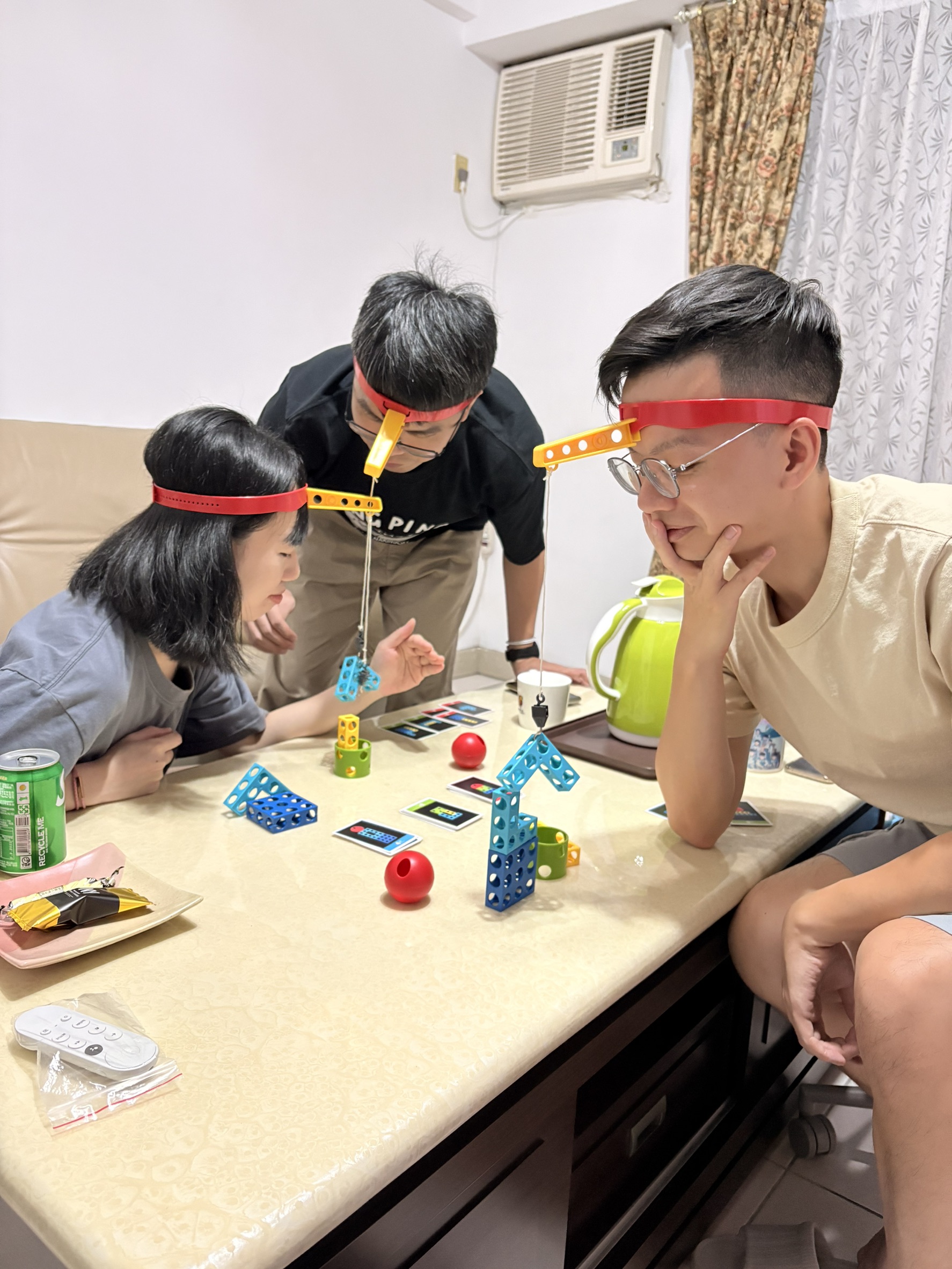 跟香蕉小苓吃海底撈.互相交換生日禮物.玩桌遊