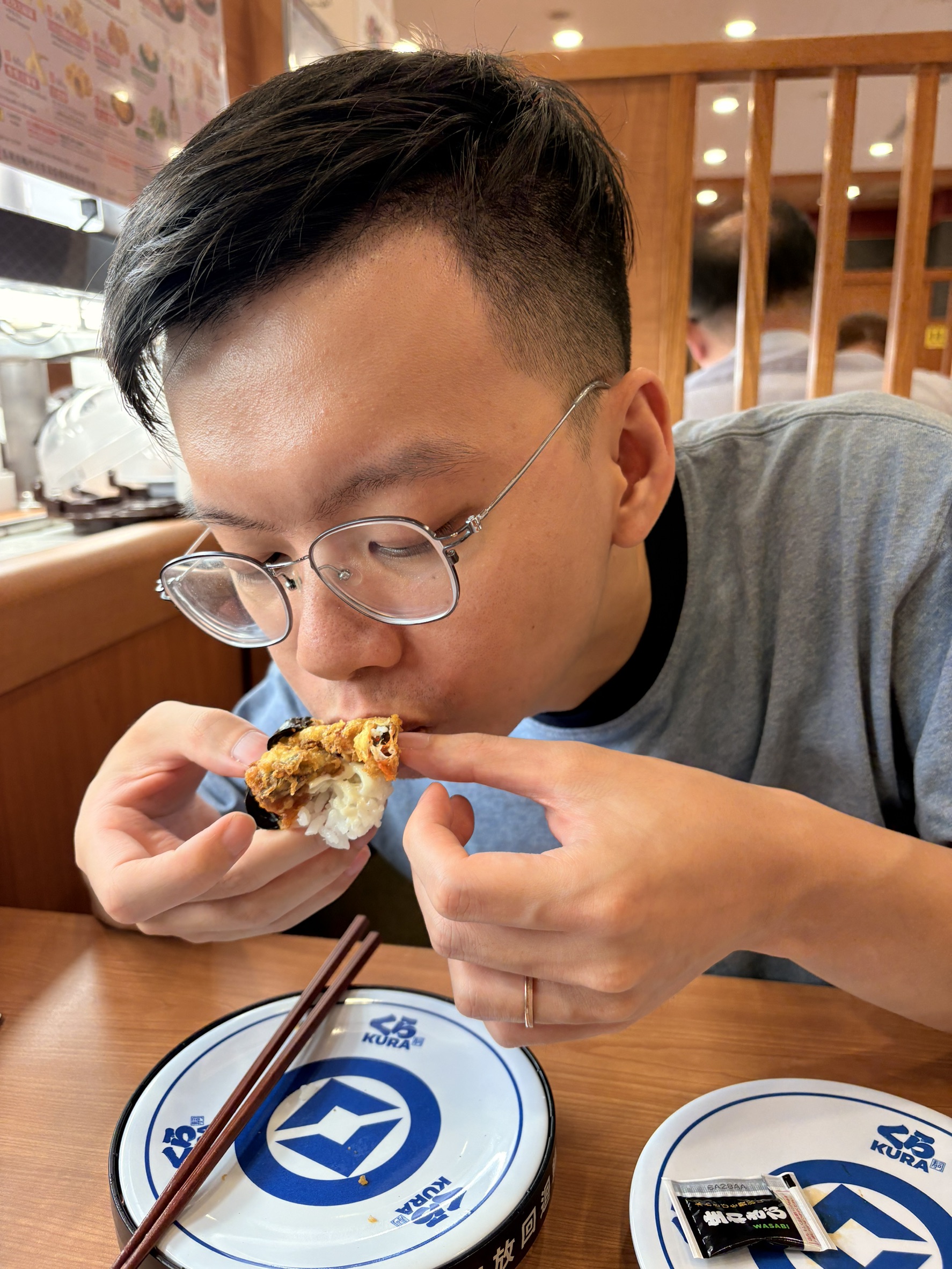 跟小均去吃藏壽司.狂吃猛吃了十五盤好肥好快樂