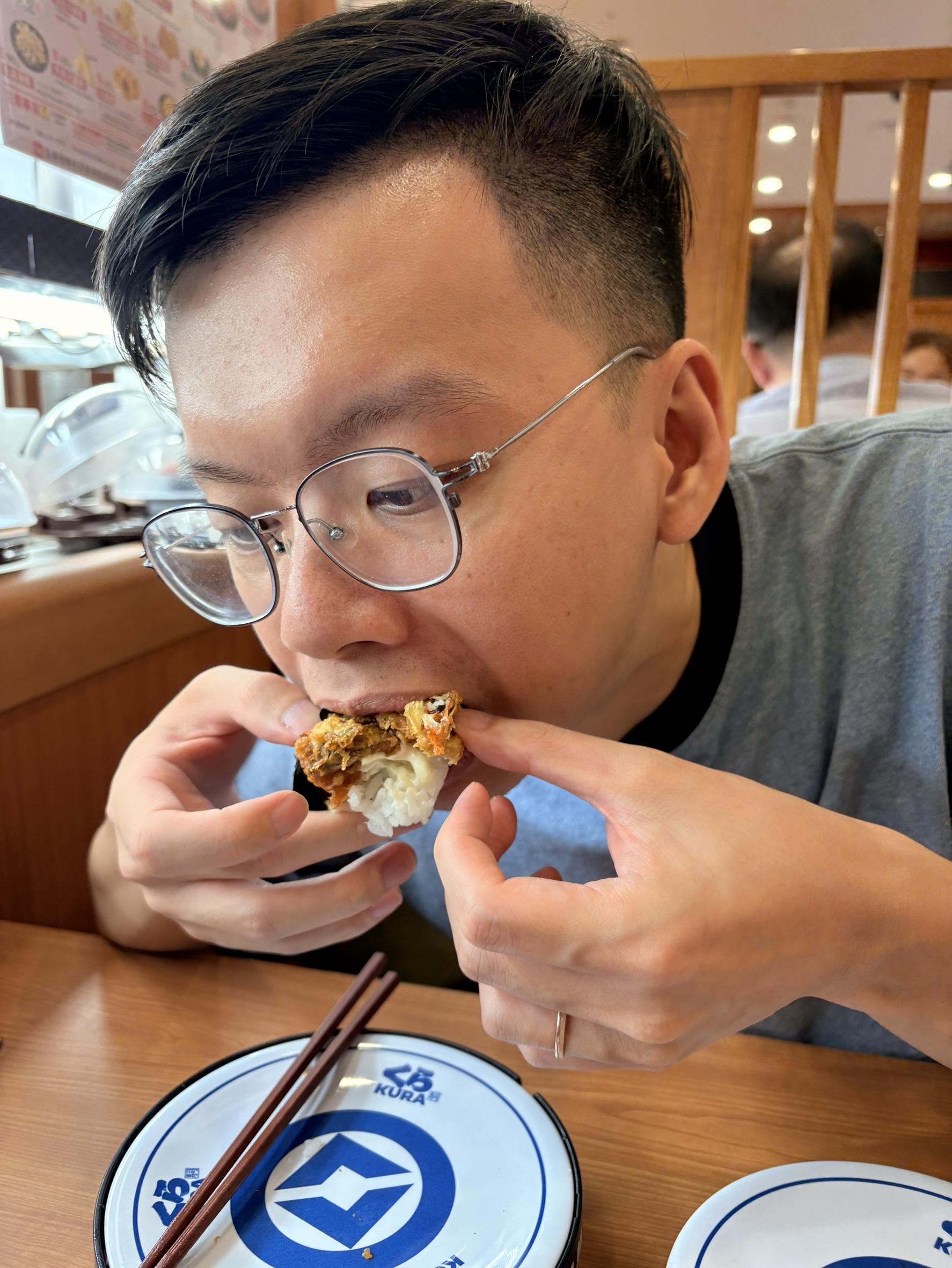 跟小均去吃藏壽司.狂吃猛吃了十五盤好肥好快樂