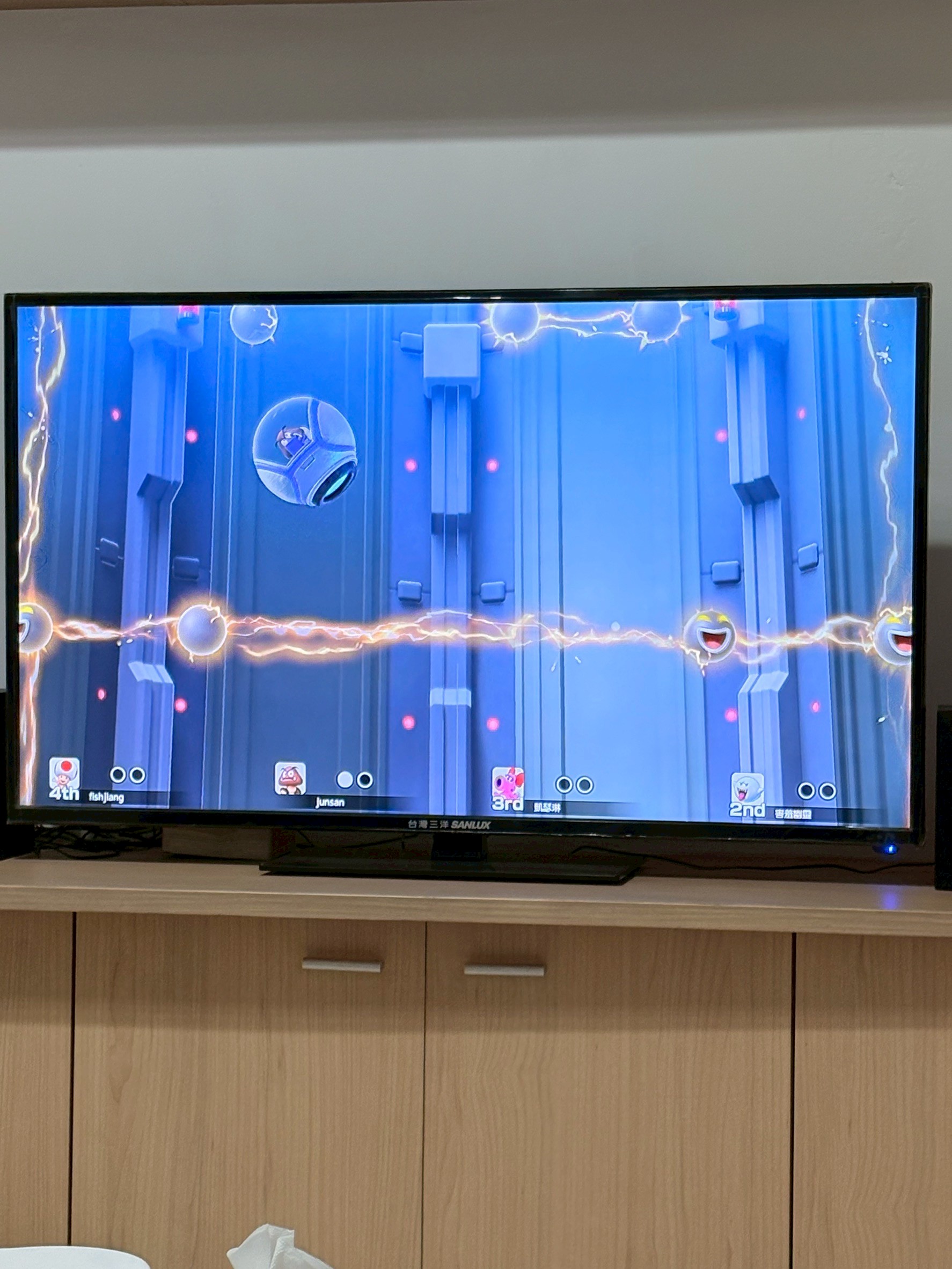 跟小均去吃忠青商行，爆買switch 2的遊戲片，玩遊戲好有趣