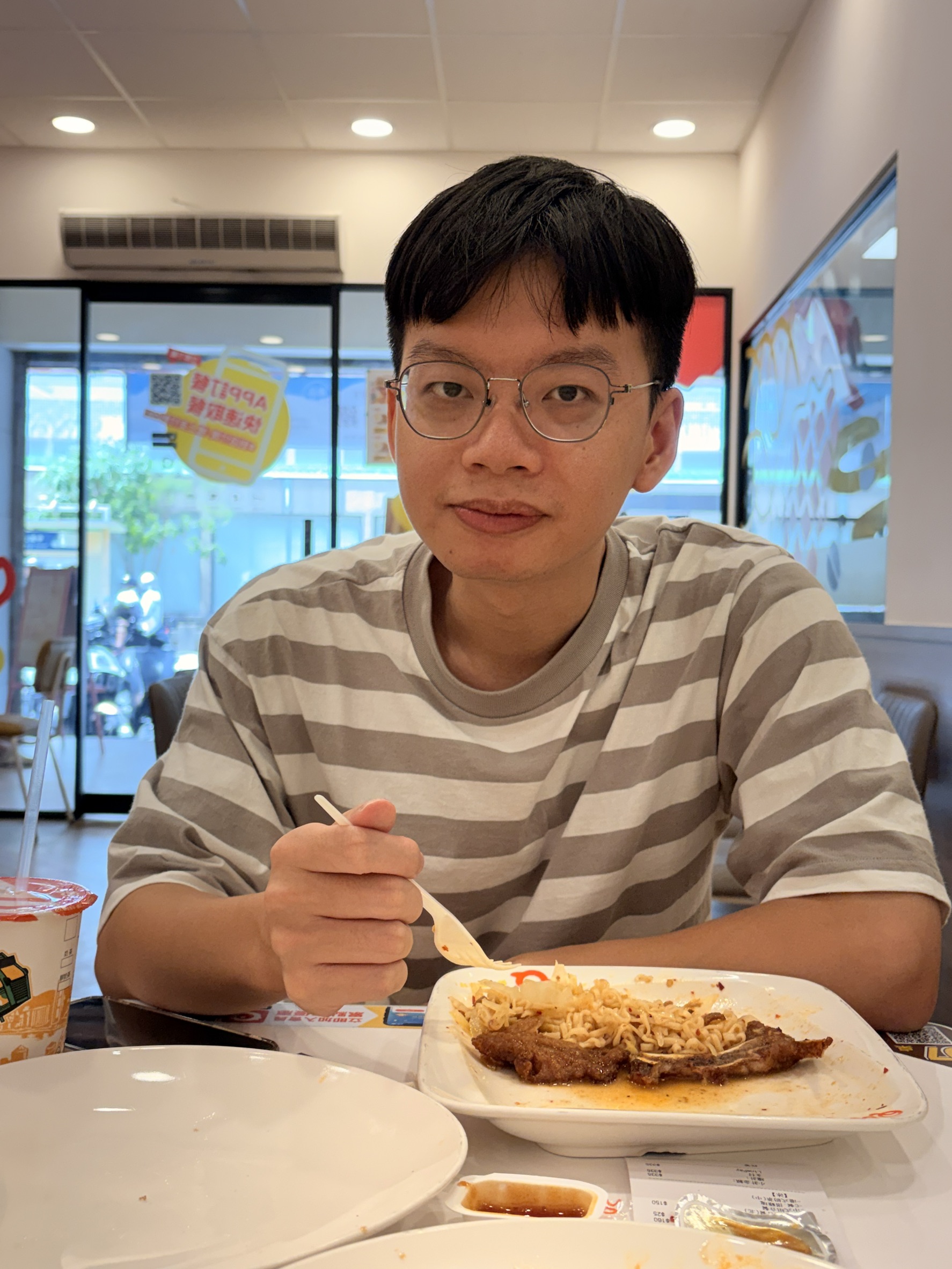 跟小金魚+小金魚爸媽一起去鴻金寶看電影96分鐘高鐵片.吃小本經營