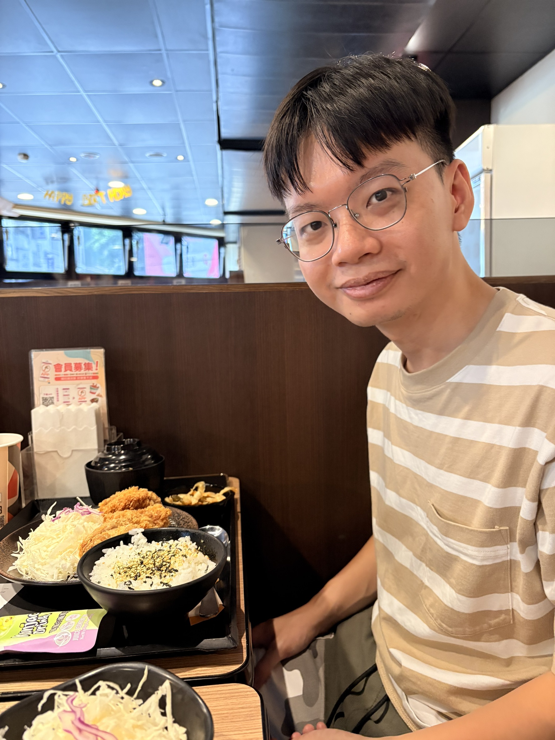 和小均跟遊戲團一起吃福勝亭.玩桃園NOW桌遊.載卡帕回家拿口內貼