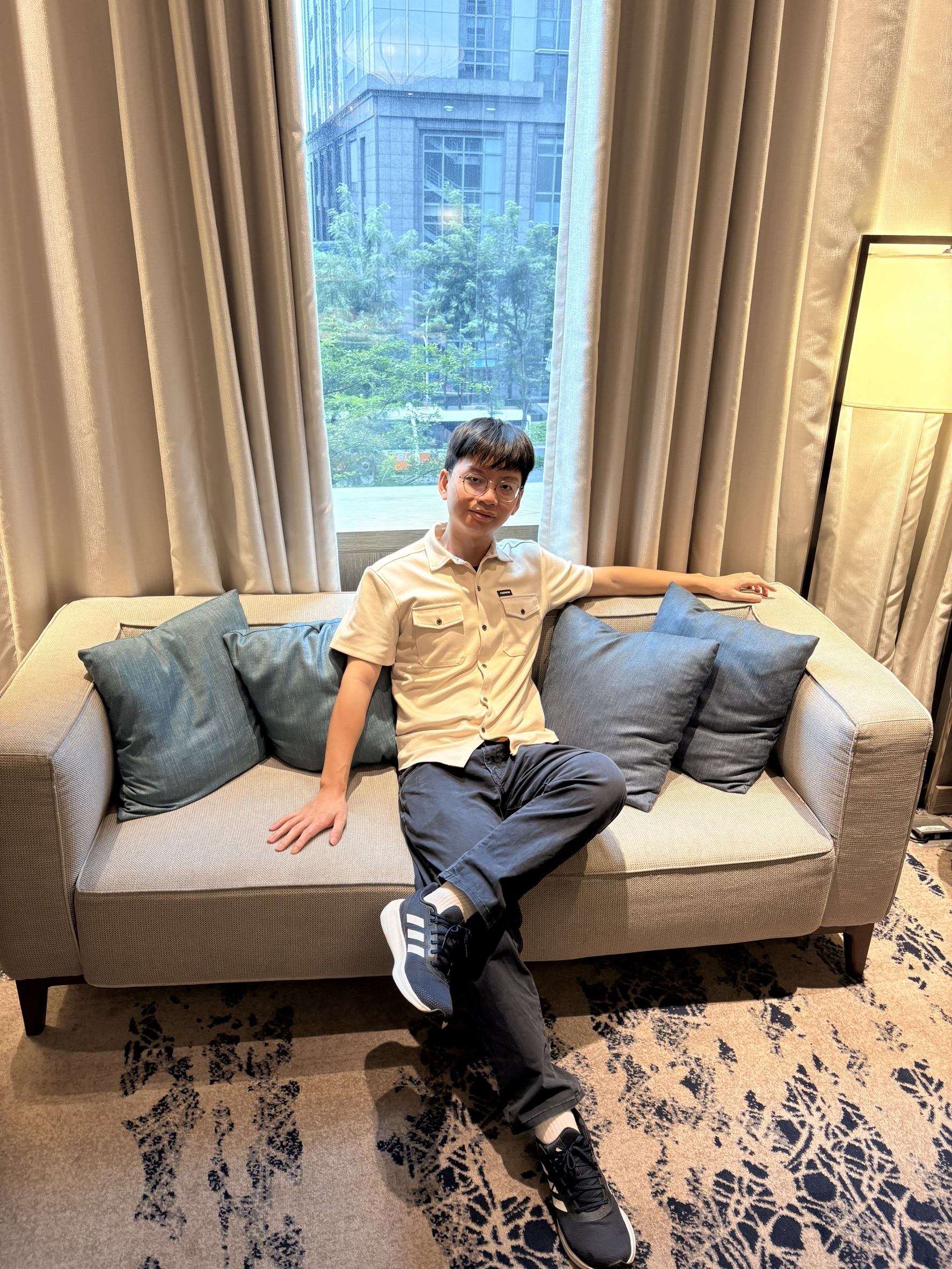 跟小均去參加外婆生日聚餐.逛好市多買爆肉肉