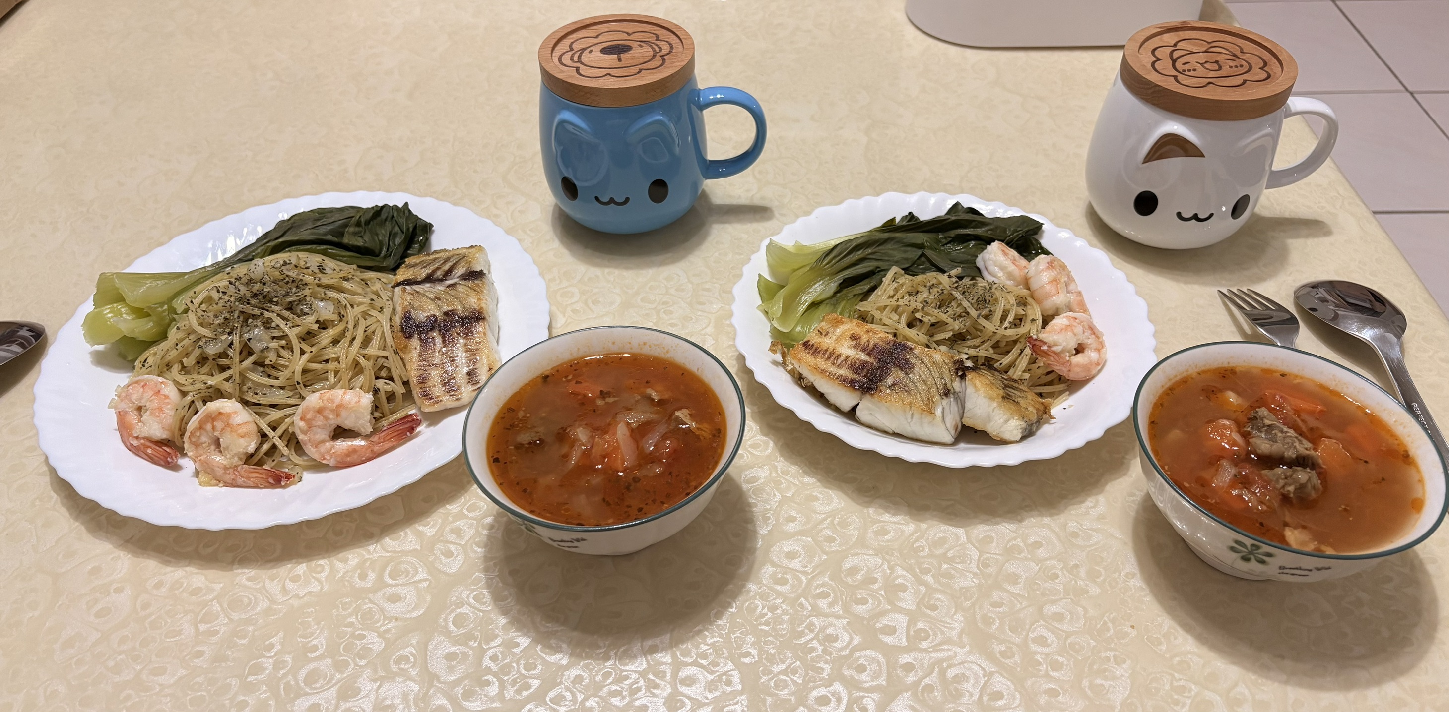 小金魚準備好吃晚餐+儀式感慶祝四周年認識紀念日