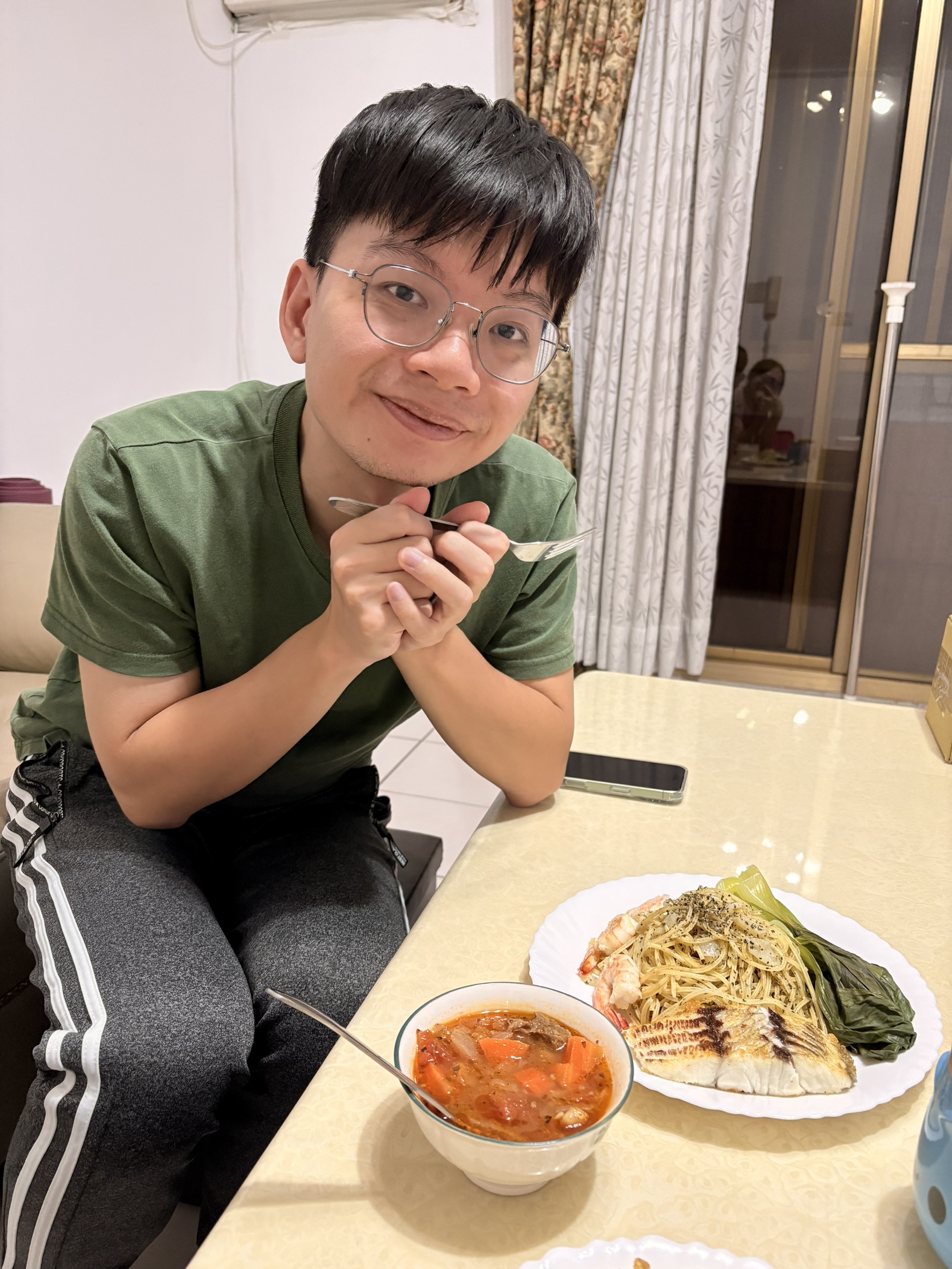 小金魚準備好吃晚餐+儀式感慶祝四周年認識紀念日