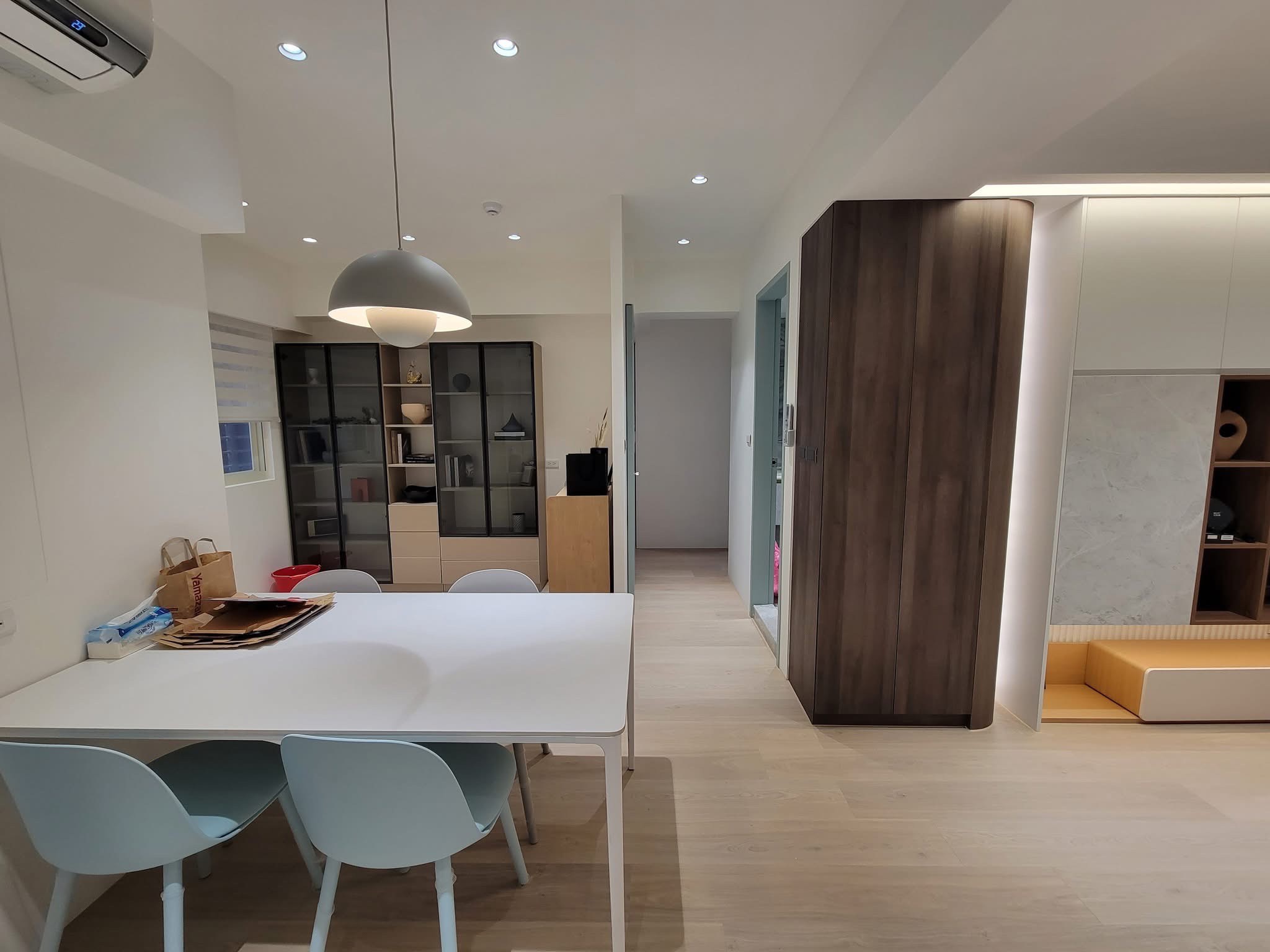 和小均還有大家一起參加哥哥的入厝儀式.吃披薩嗨翻.娘家吃羊肉爐好飽.蹭飲料爽爽