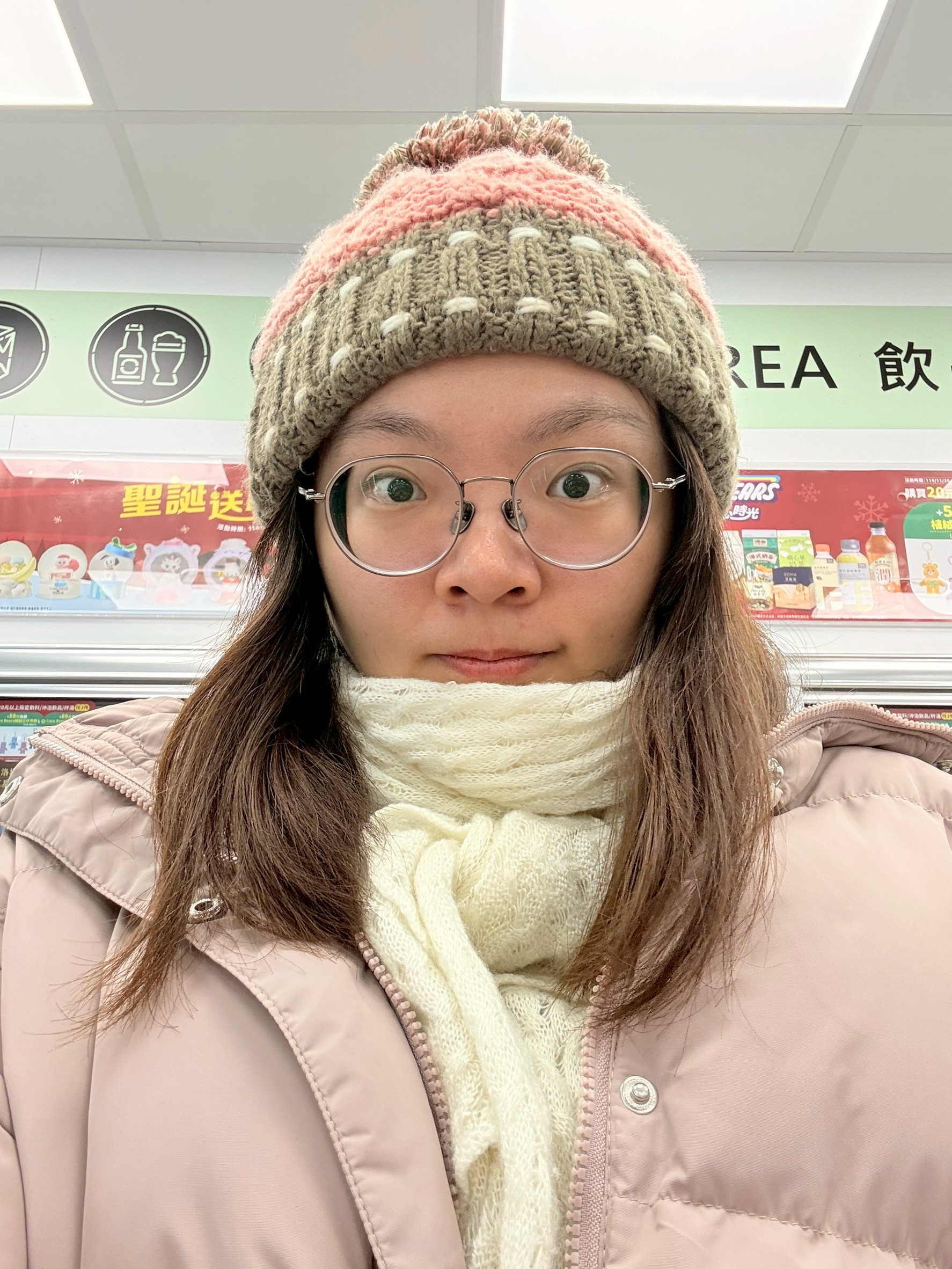 跟小均下雨搭公車去逛新莊廟街.新月橋散步回憶告白畫面.逛新開的NET.搭Uber回家好快樂.跟遊戲團跨年.動森倒數