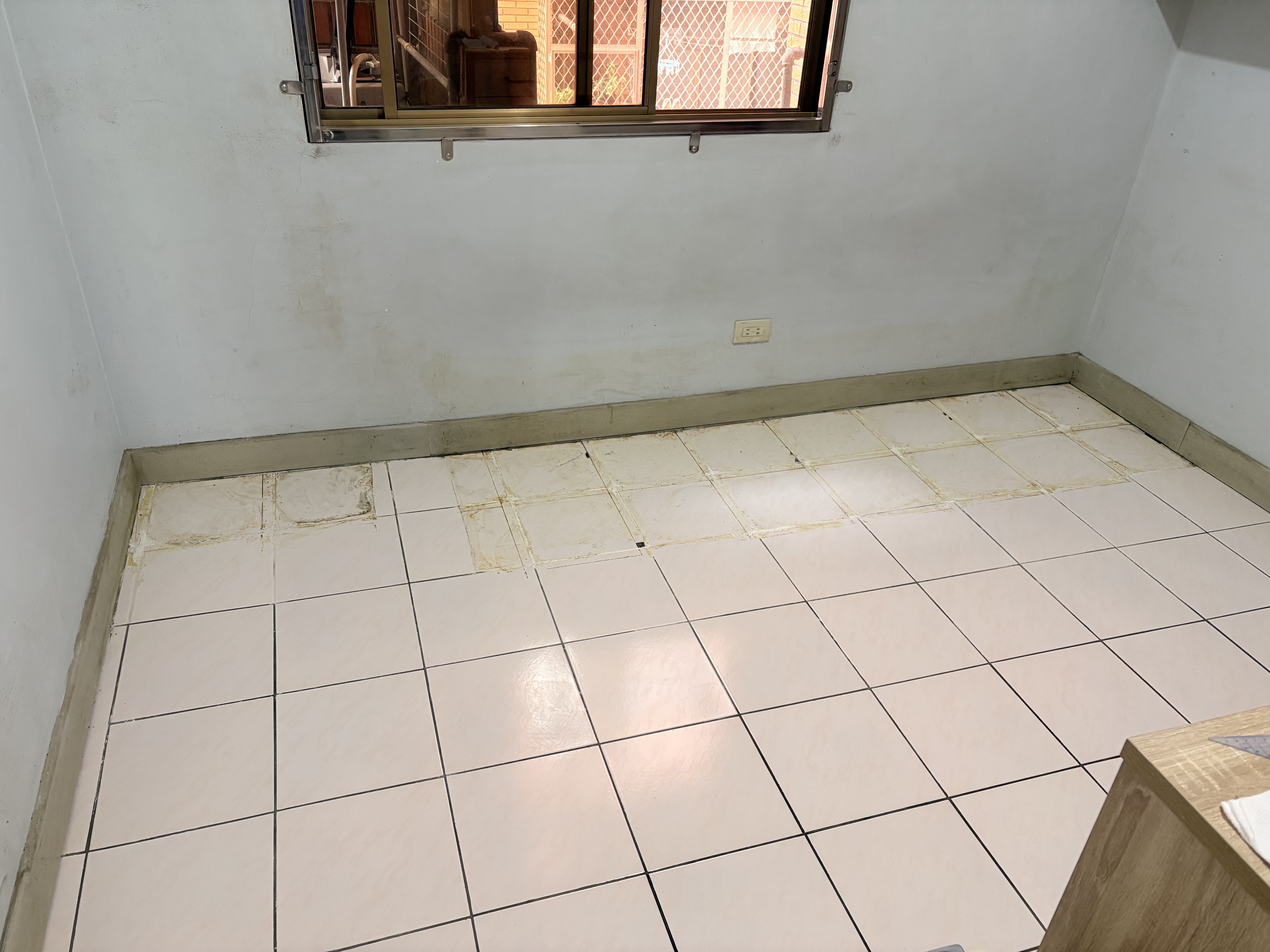 終於把客臥的地板清乾淨了超感動