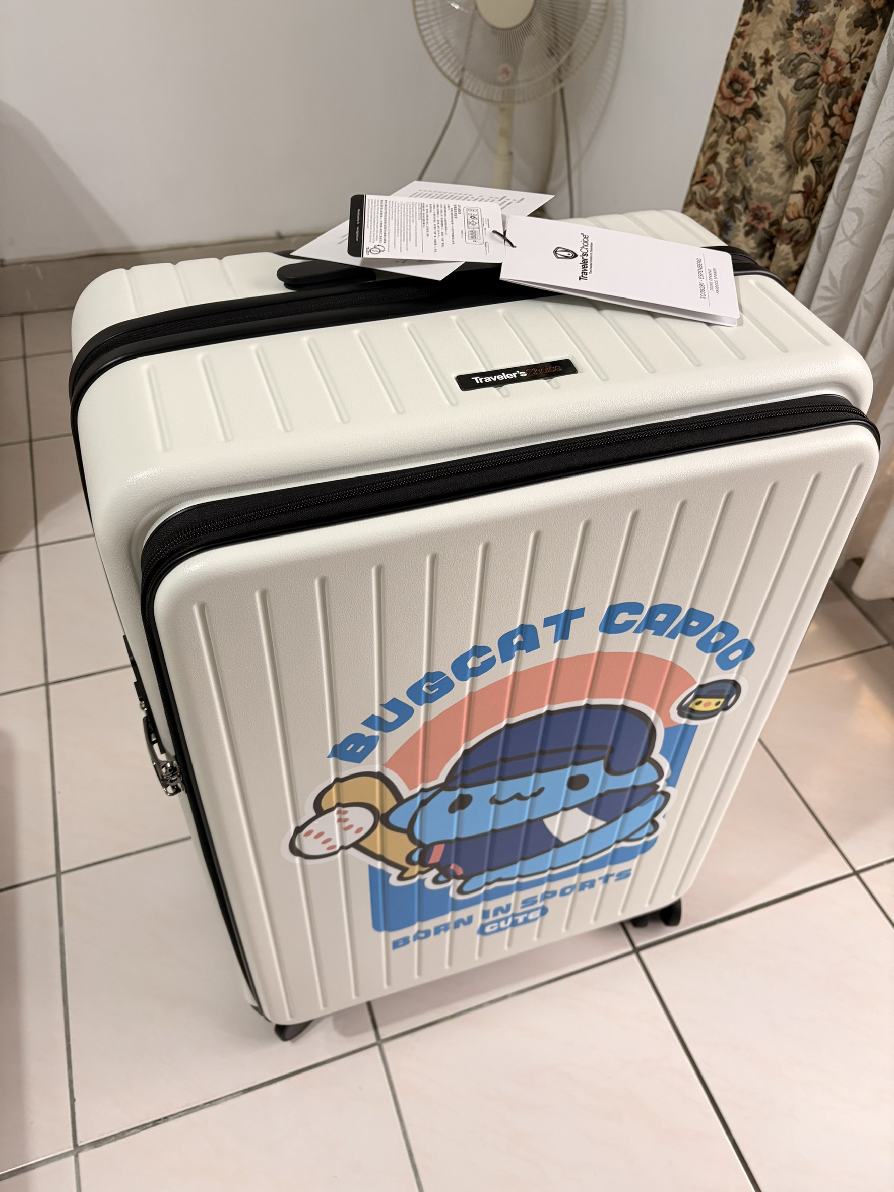 開箱新的咖波行李箱超好看超喜歡.小均睡覺用圍巾後終於不頭痛了讚讚