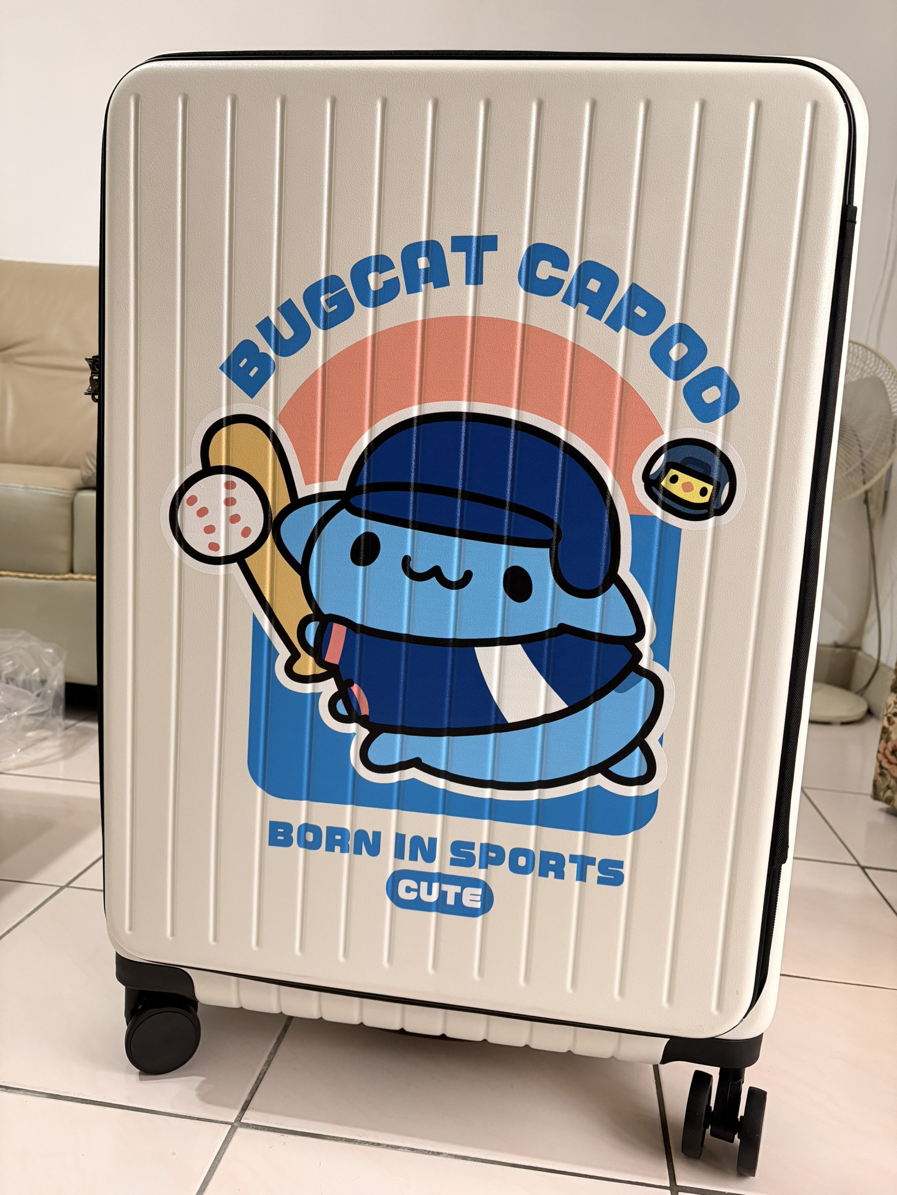 開箱新的咖波行李箱超好看超喜歡.小均睡覺用圍巾後終於不頭痛了讚讚