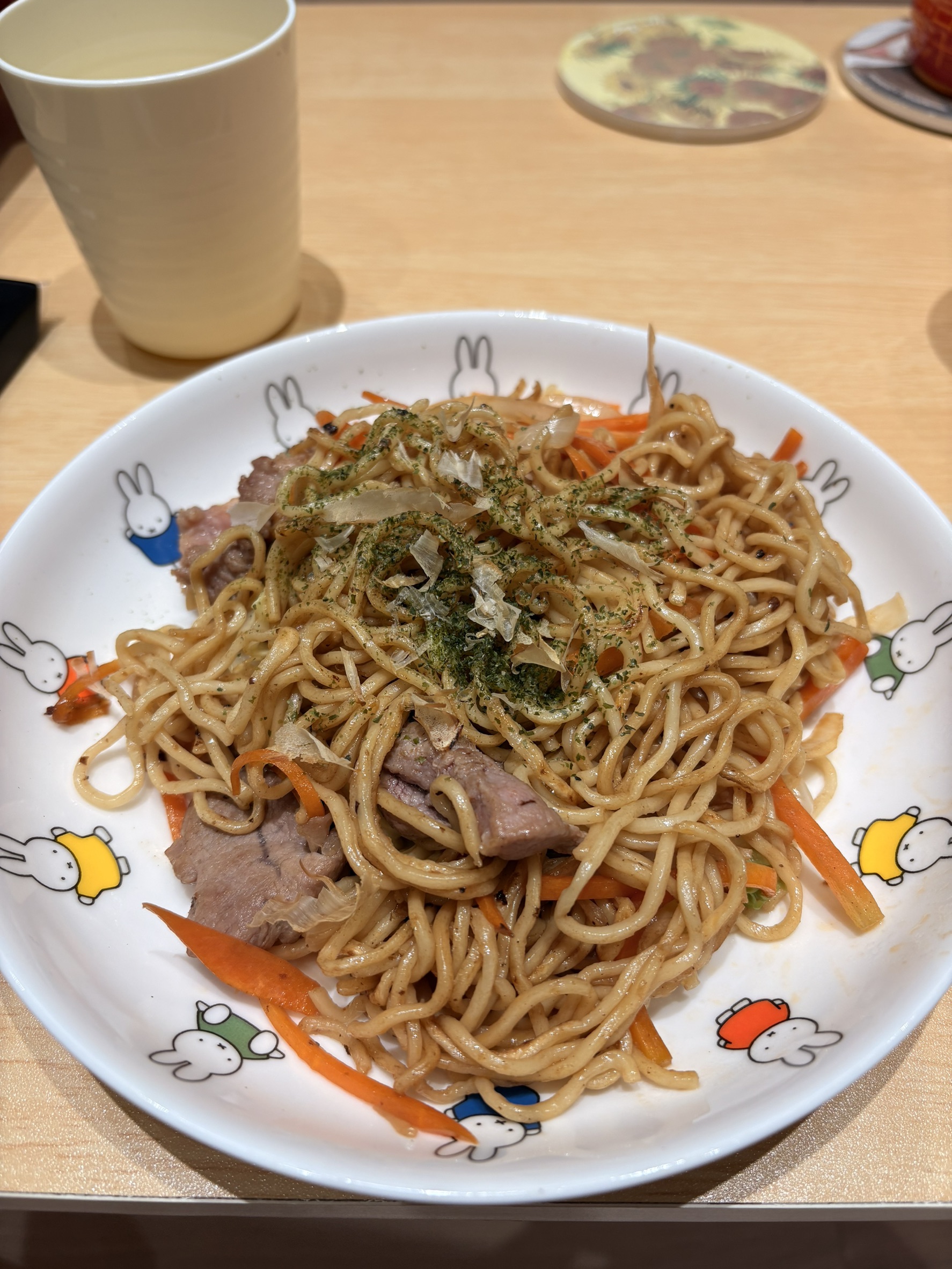 跟小均去哥哥心柔家了解一下婚禮現場的擺法.拿密碼.開趴狂吃猛吃