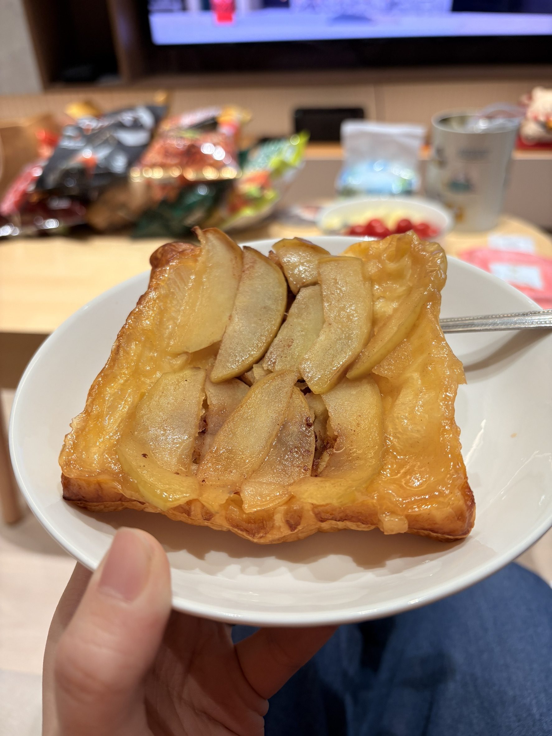 跟小均去哥哥心柔家了解一下婚禮現場的擺法.拿密碼.開趴狂吃猛吃