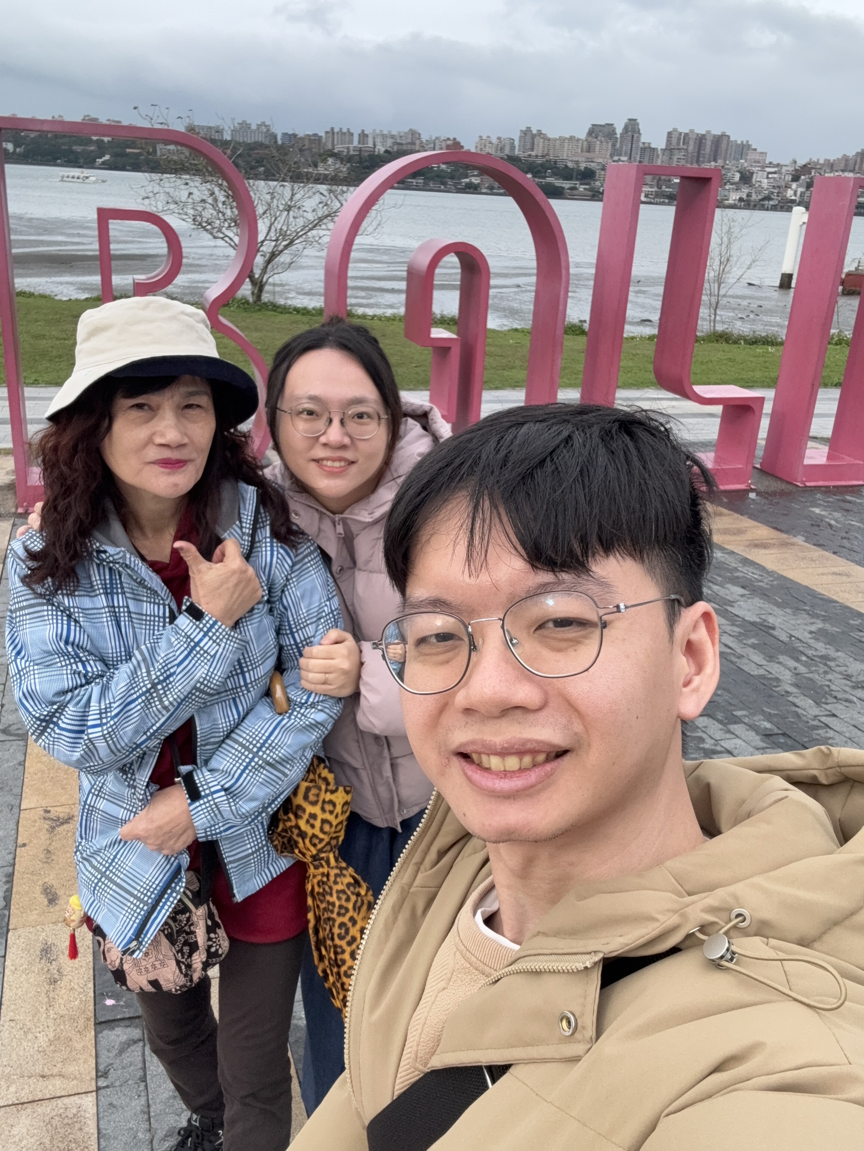 跟小均開車帶媽咪去八里老街走走逛逛吃吃拍照聊天