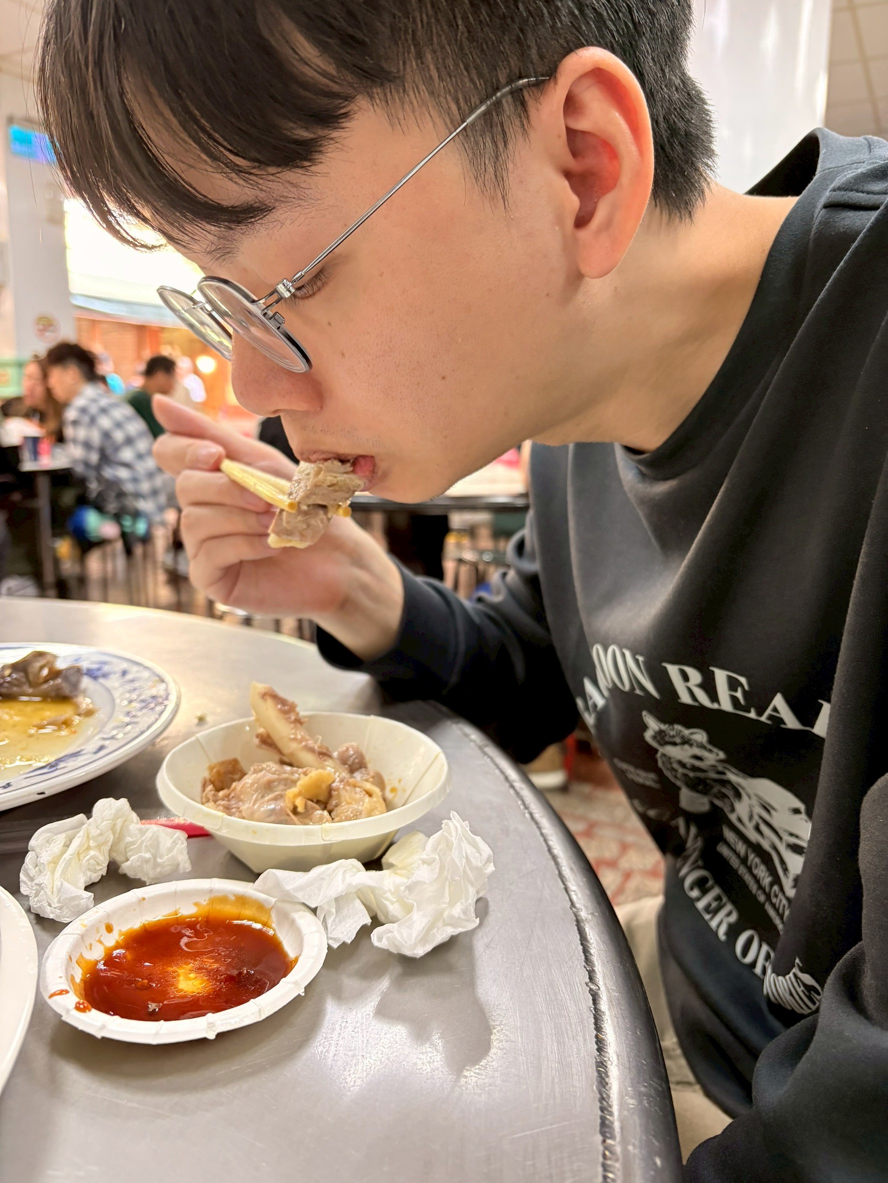 跟小均去金山買仙草龍排隊仙草布丁.金山老街吃吃走走泡腳