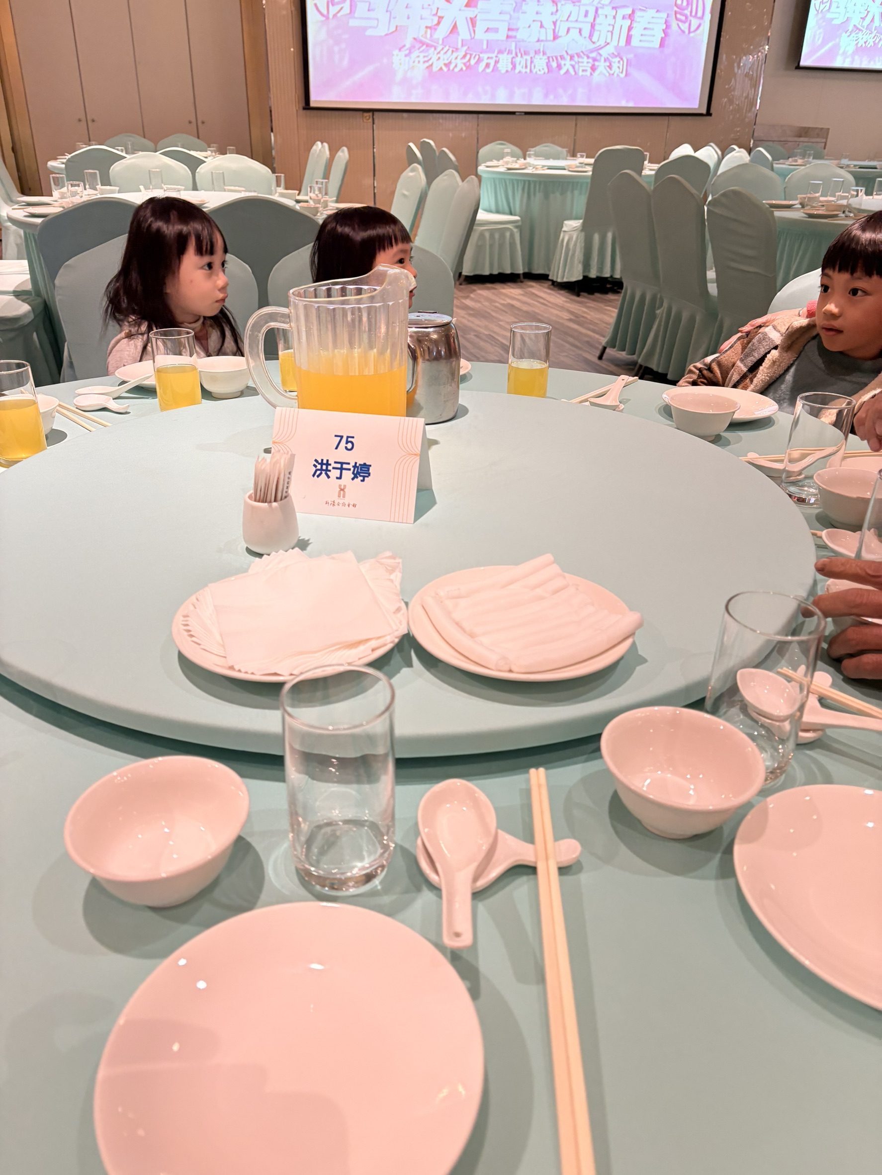 跟小金魚初次初二回娘家.跟大家一起玩switch2好搞笑.吃新濠食府.姊夫小孩托嬰娘家